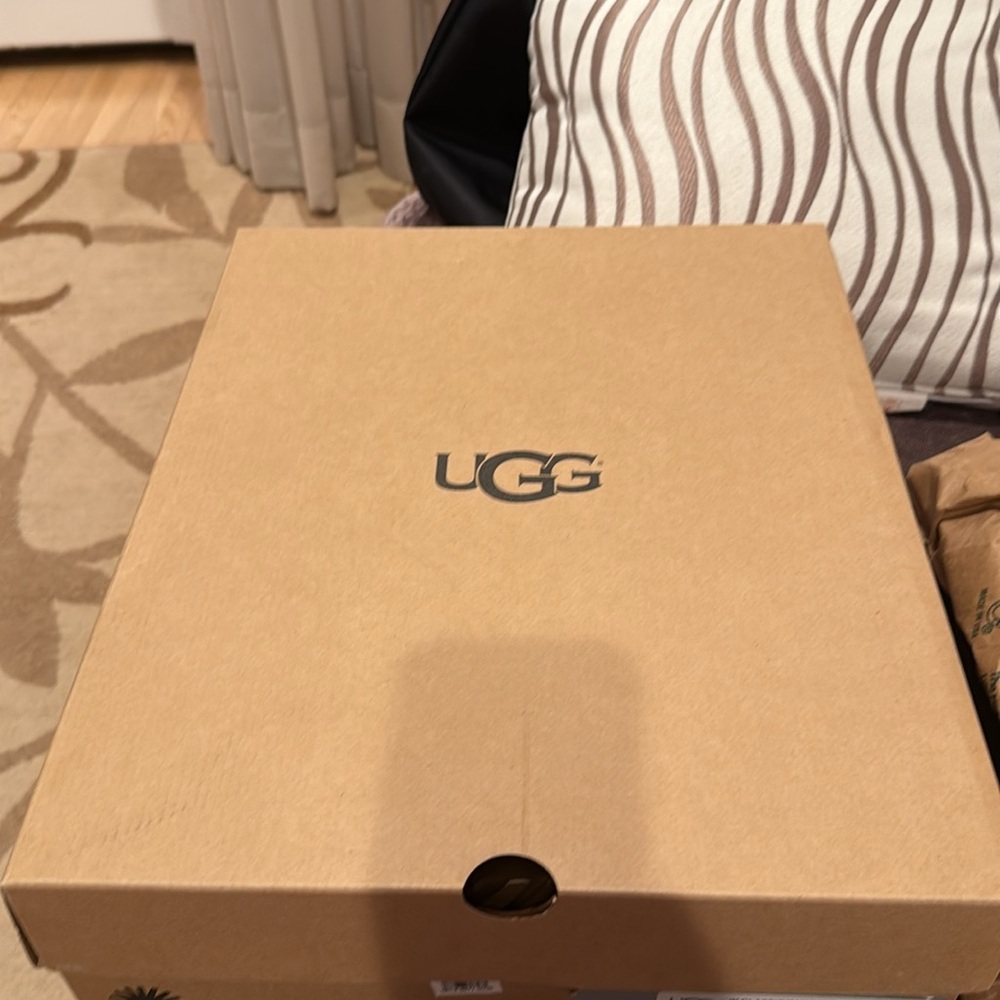UGG Classic Brown Winter Boots - Picture 10 of 10